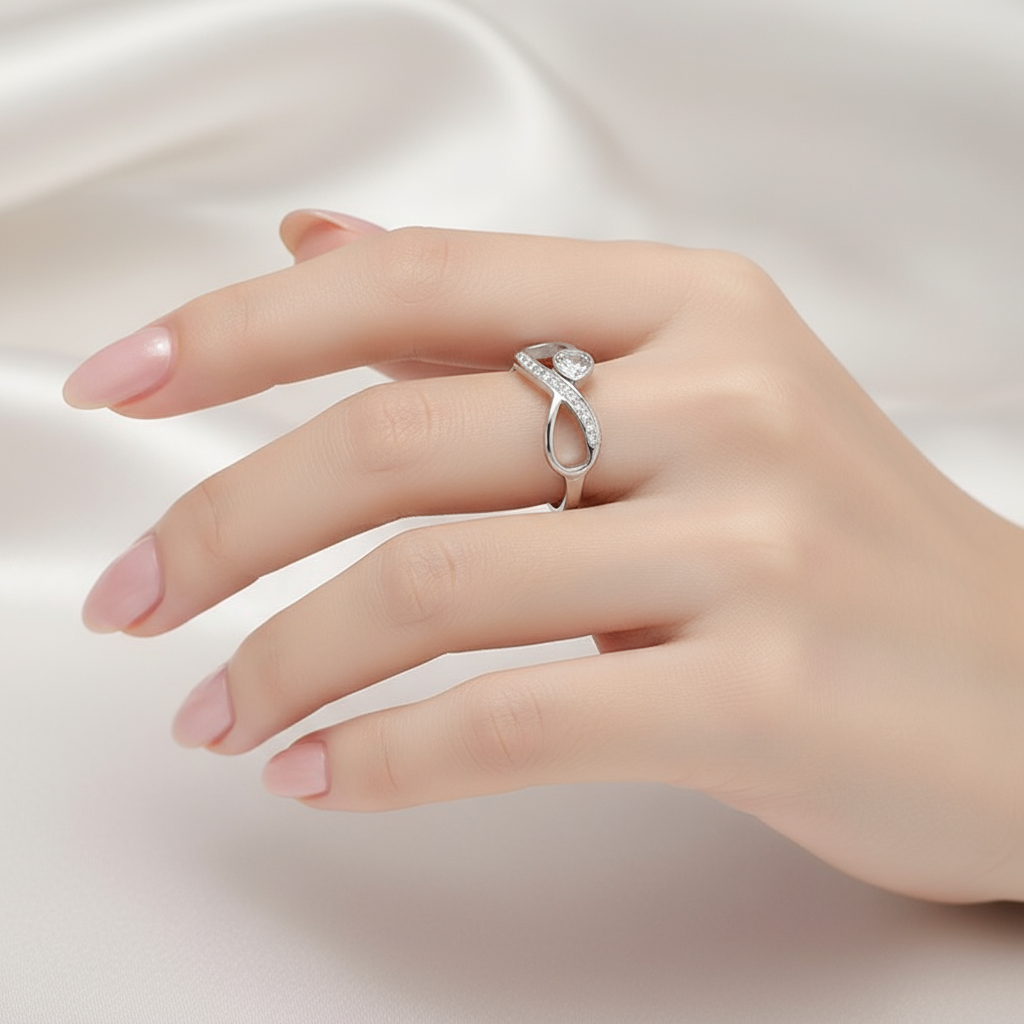 Anillo Acero Inoxidable Infinito con corazón en zirconia