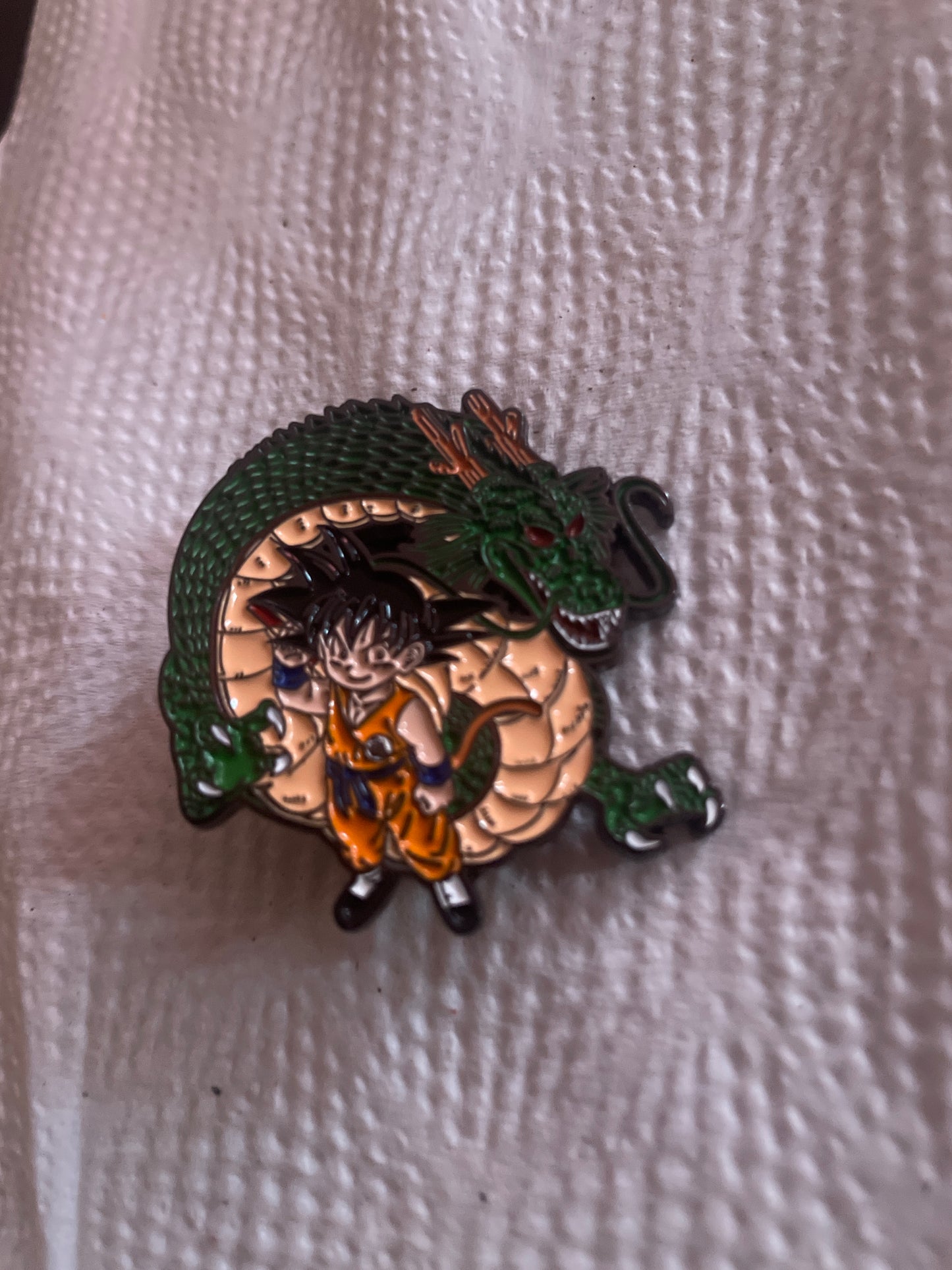 Pin Dragon Ball Goku y Shenlong