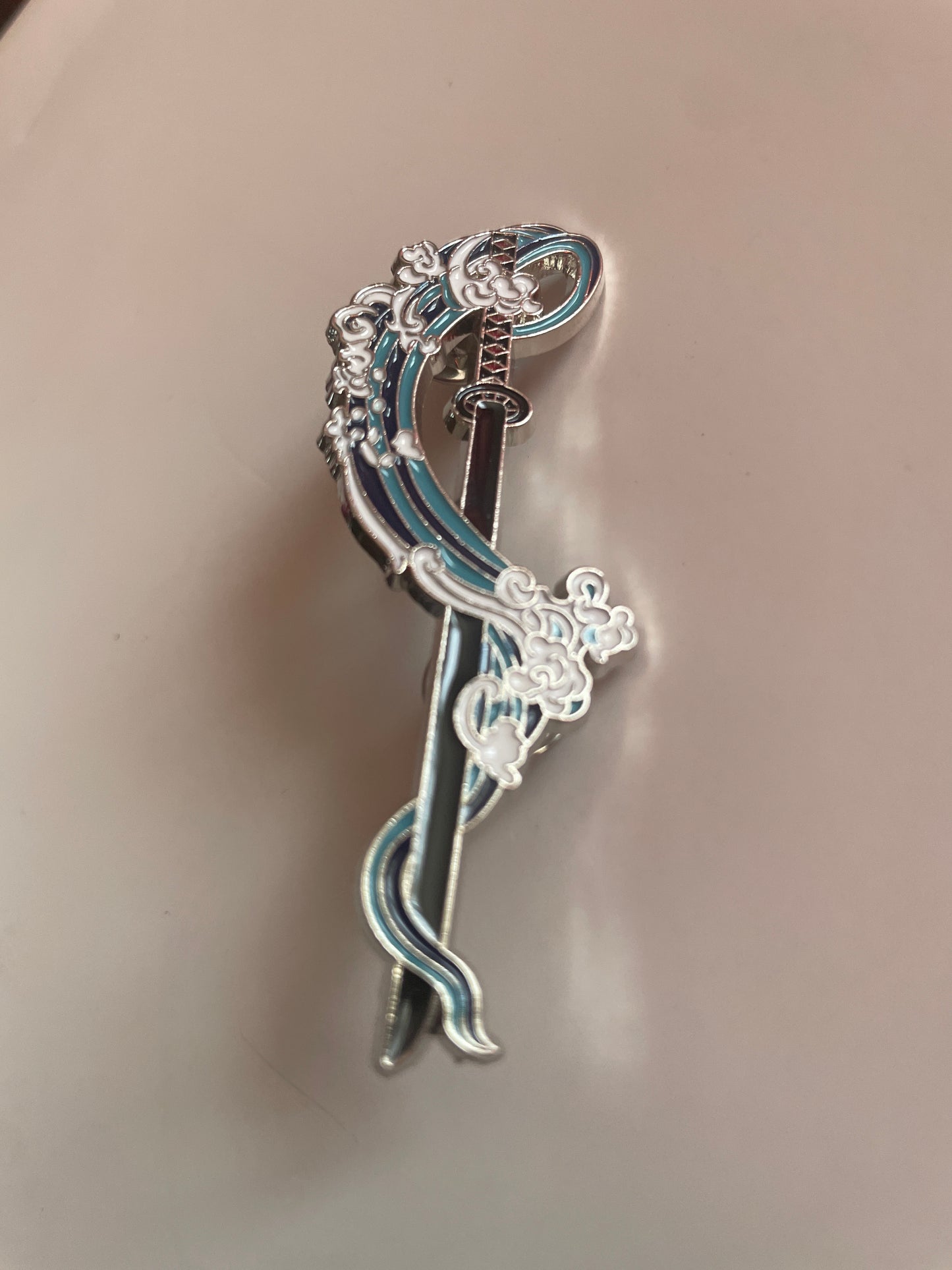 Pin Kimetsu no Yaiba Katana