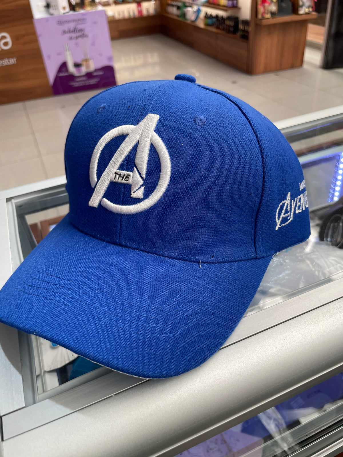 Gorra Avengers Azul y Blanco