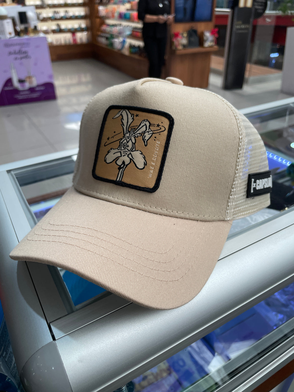 Gorra Looney Tunes Coyote beige
