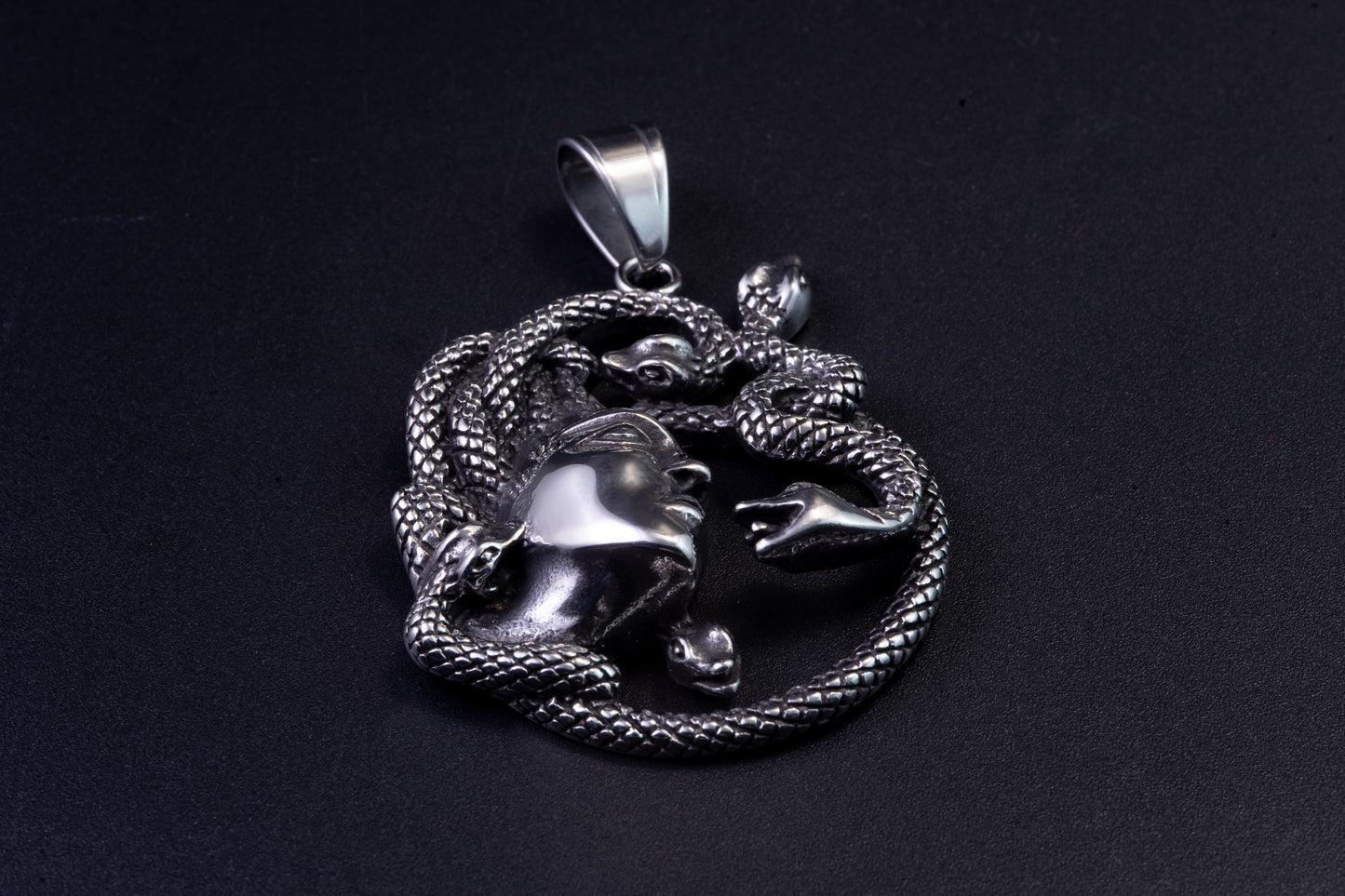 Dije Medusa acero