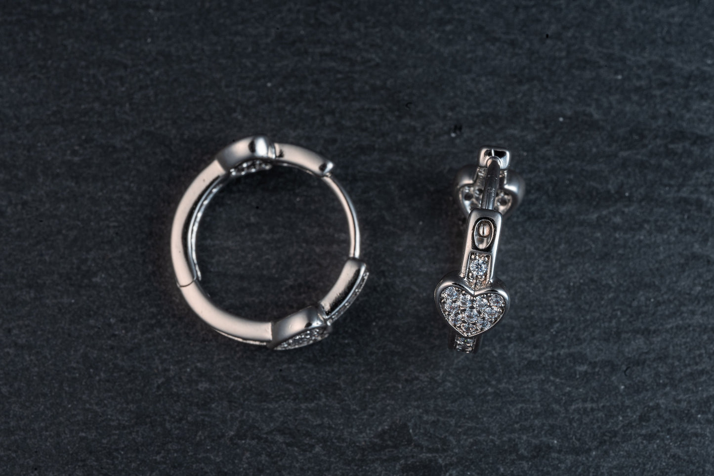 Argollas de Zamak delgadas doble corazon