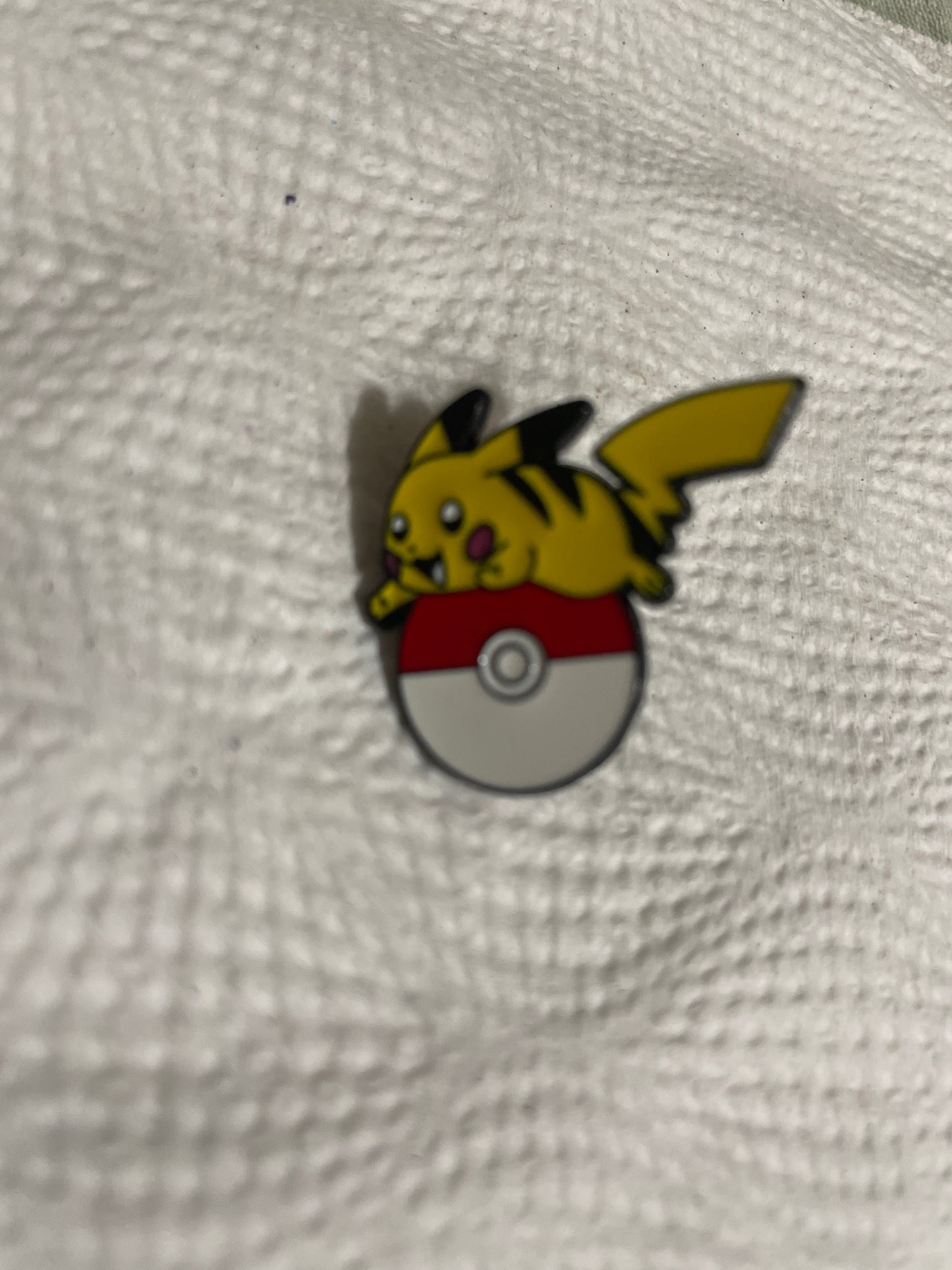 Pin Pokemon Pikachu pokebola