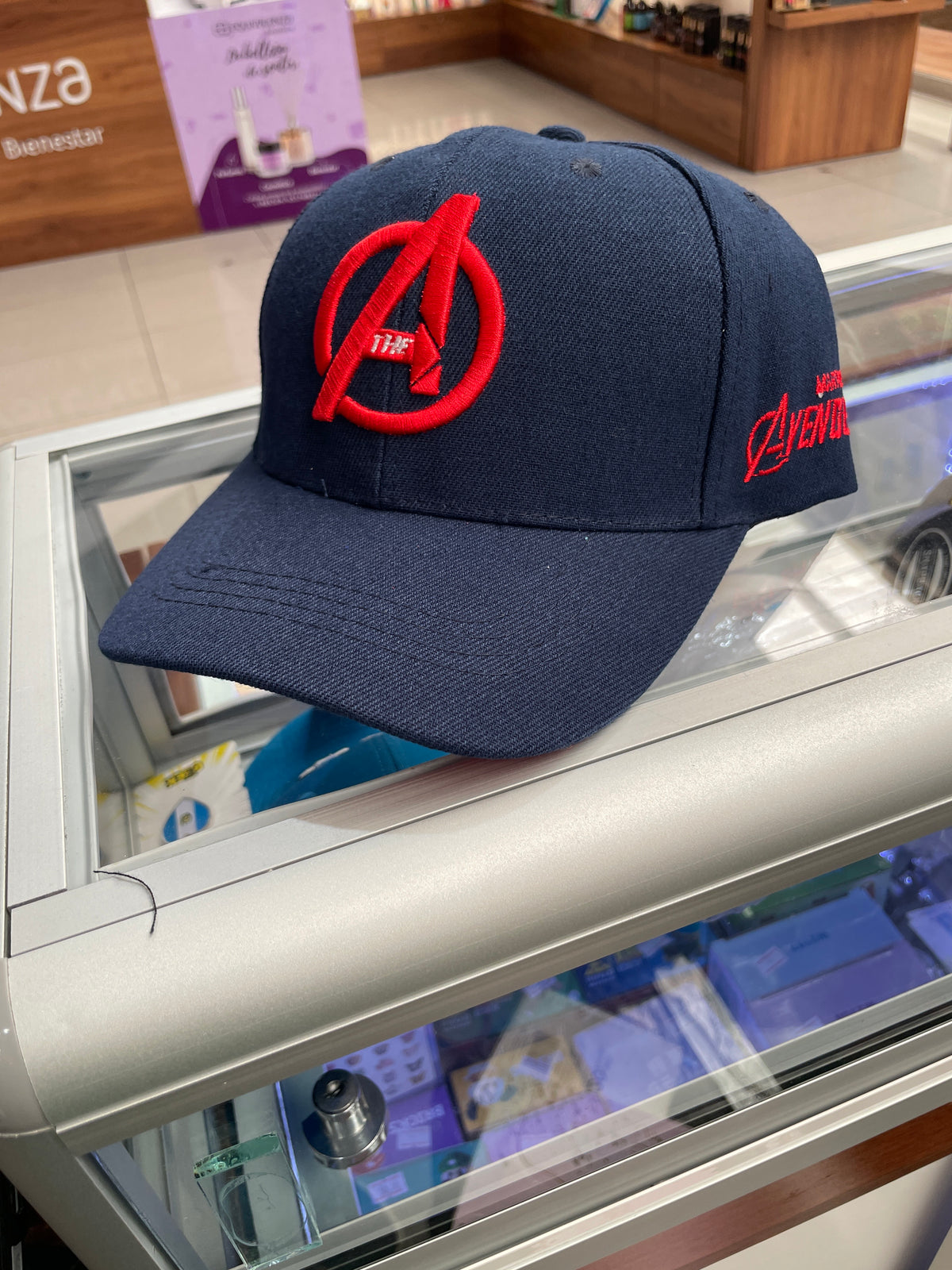 Gorra Avengers Azul y Rojo