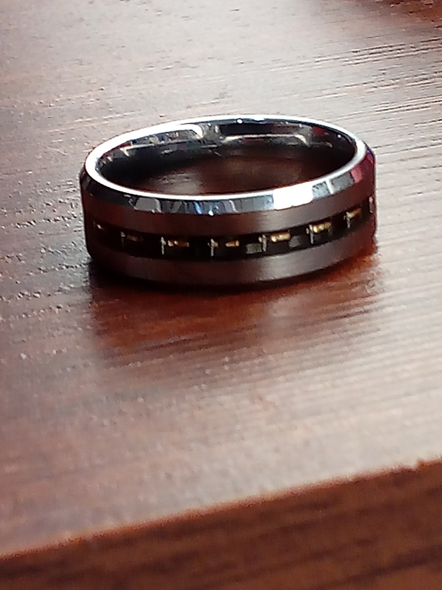 Anillo Tungsteno Linea dorada y negra
