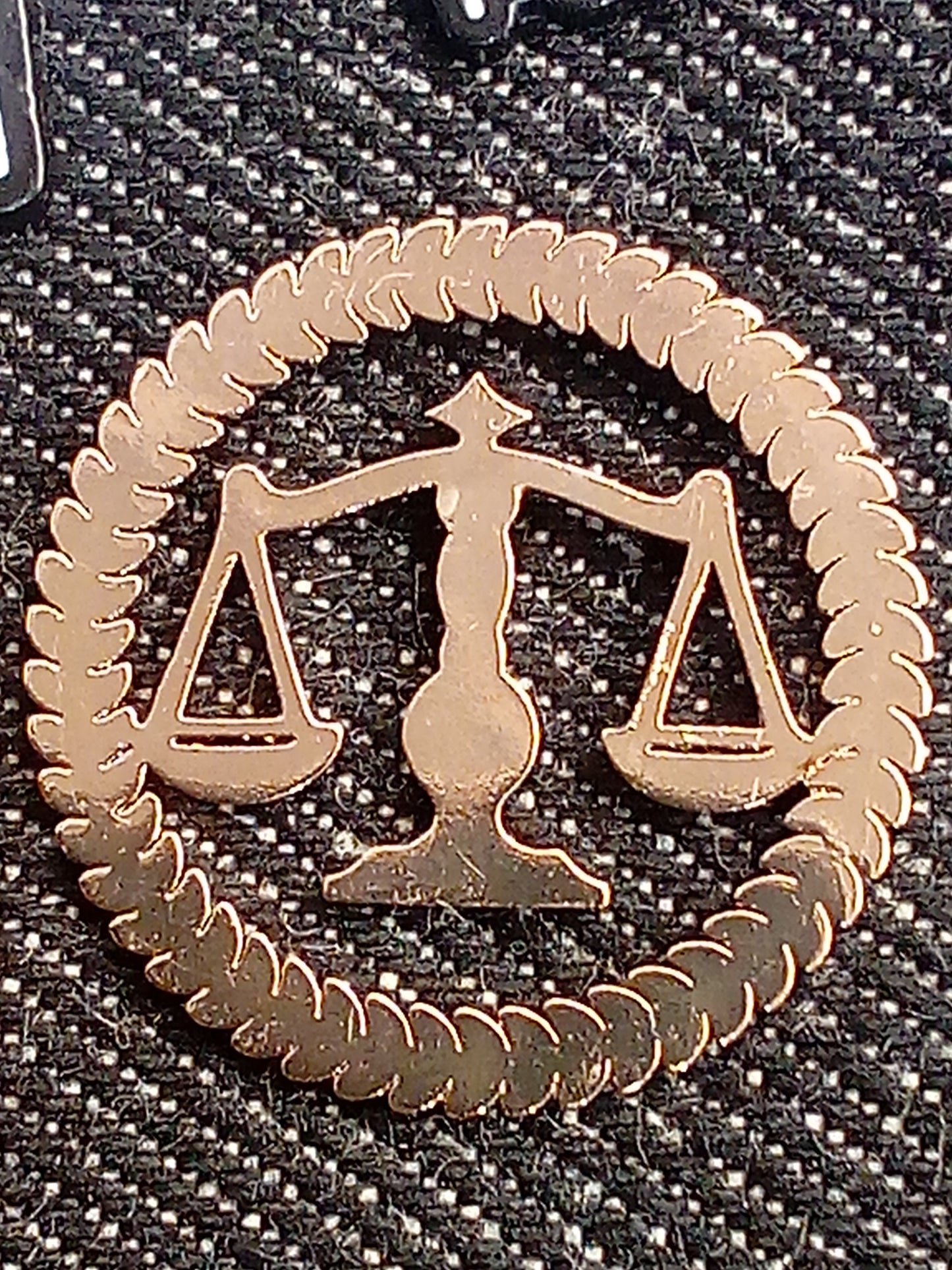 Pin Balance de la Justicia