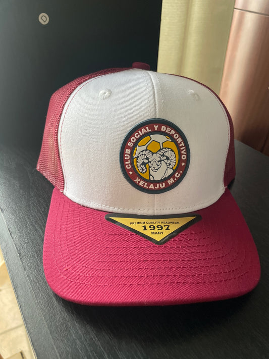 Gorra Xelajú MC camionero blanca y vino
