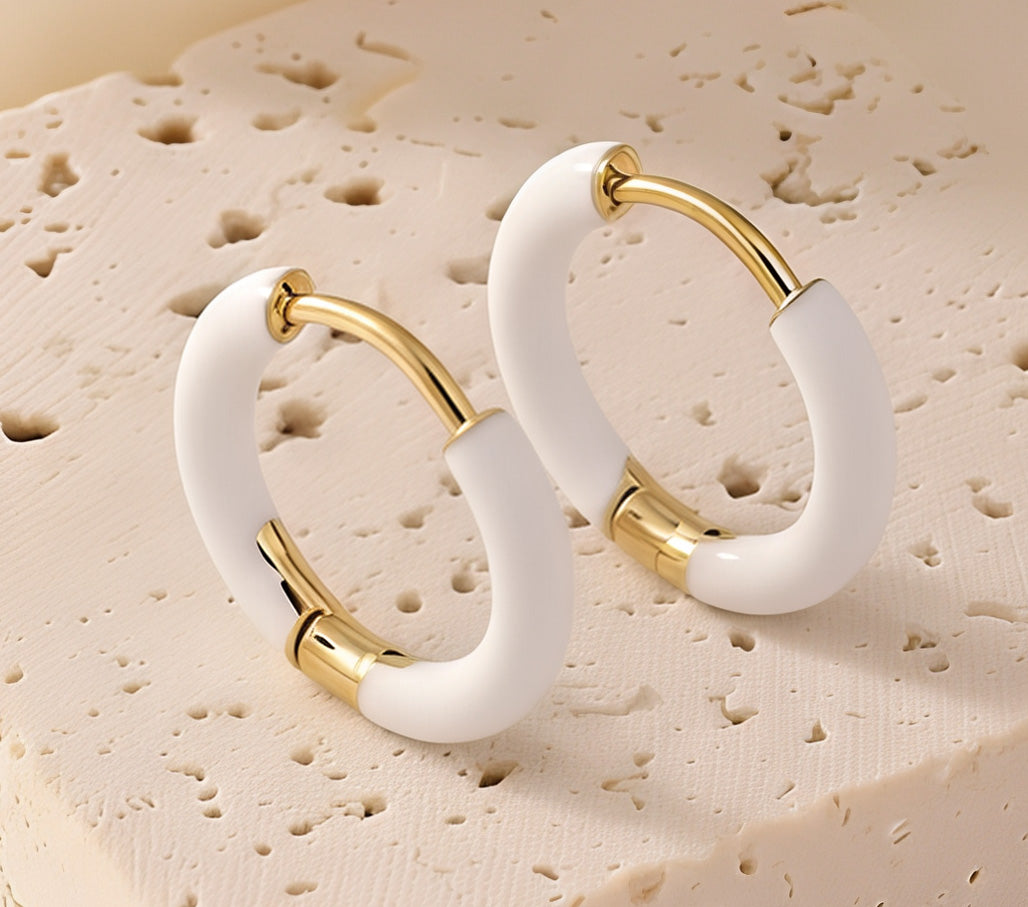 Aretes de acero dorado esmaltadas en colores ✨