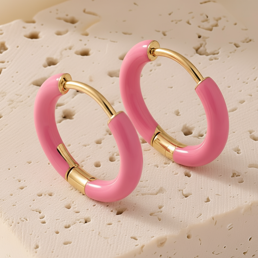 Aretes de acero dorado esmaltadas en colores ✨