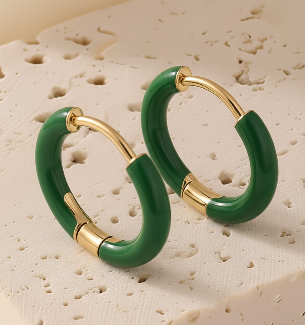 Aretes de acero dorado esmaltadas en colores ✨