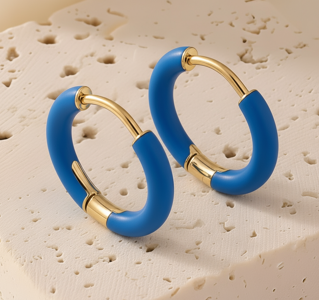 Aretes de acero dorado esmaltadas en colores ✨