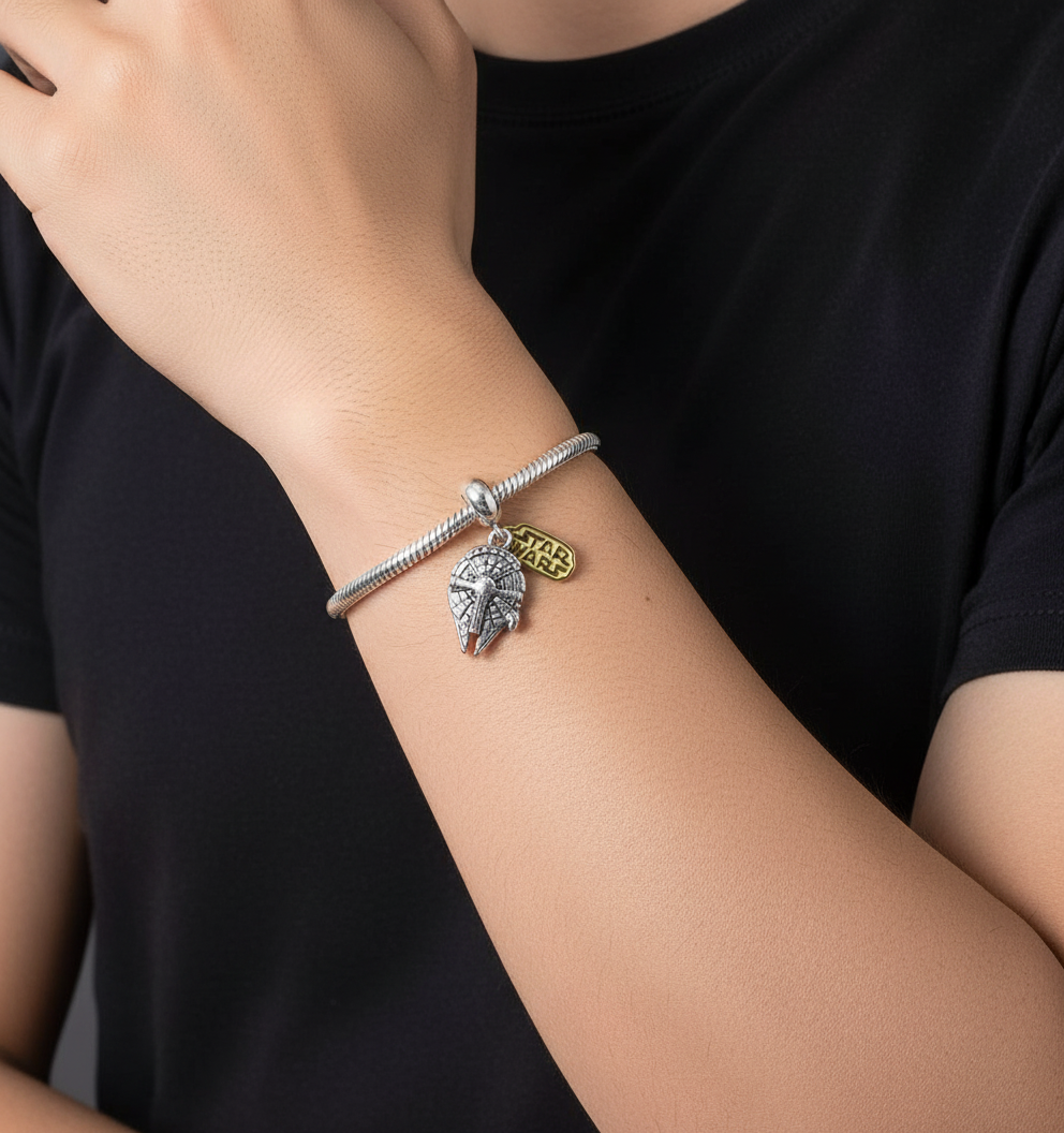 Charm Halcón Milenario de Star Wars ✨