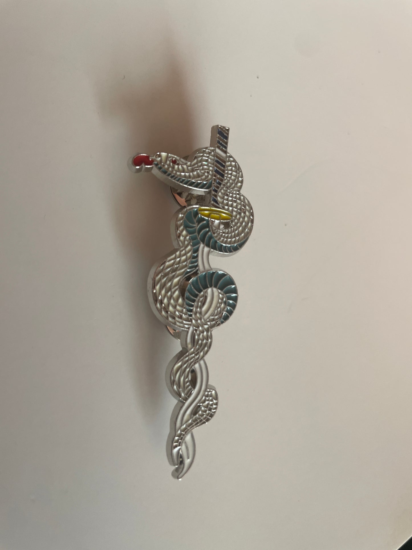 Pin Kimetsu no Yaiba katana
