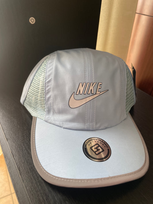 Gorra Nike celeste