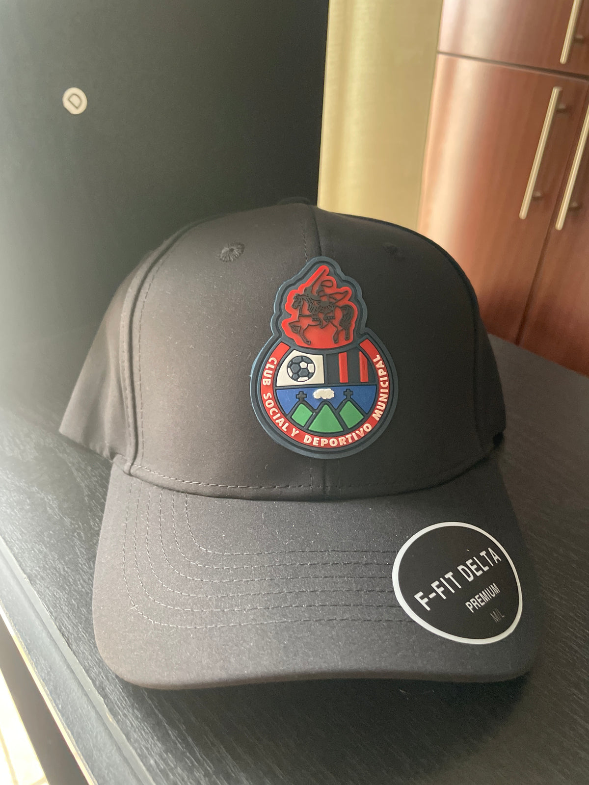 Gorra Municipal negra logo goma