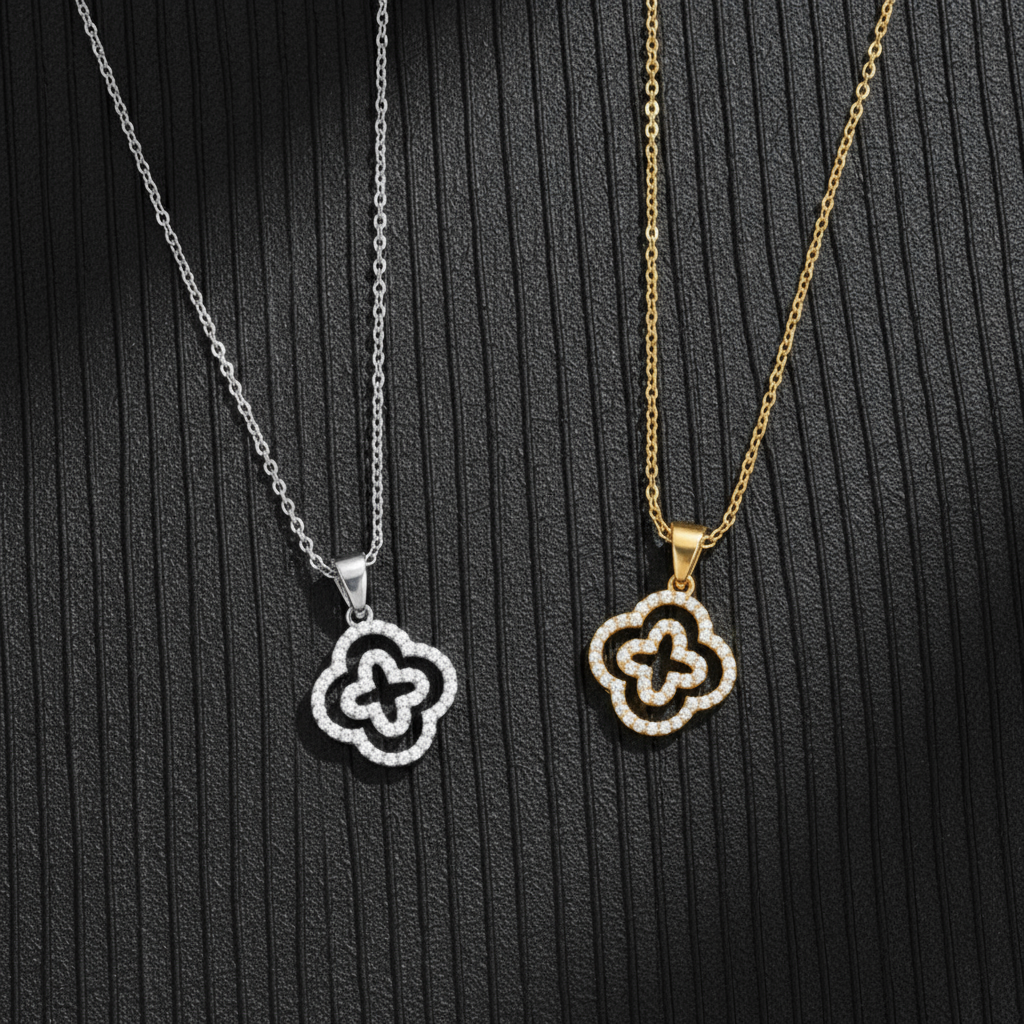 Set de de aretes y dije estilo trébol