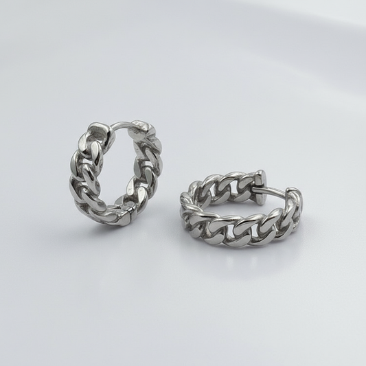 Aretes  huggie con Diseño de Cadena ⛓️✨