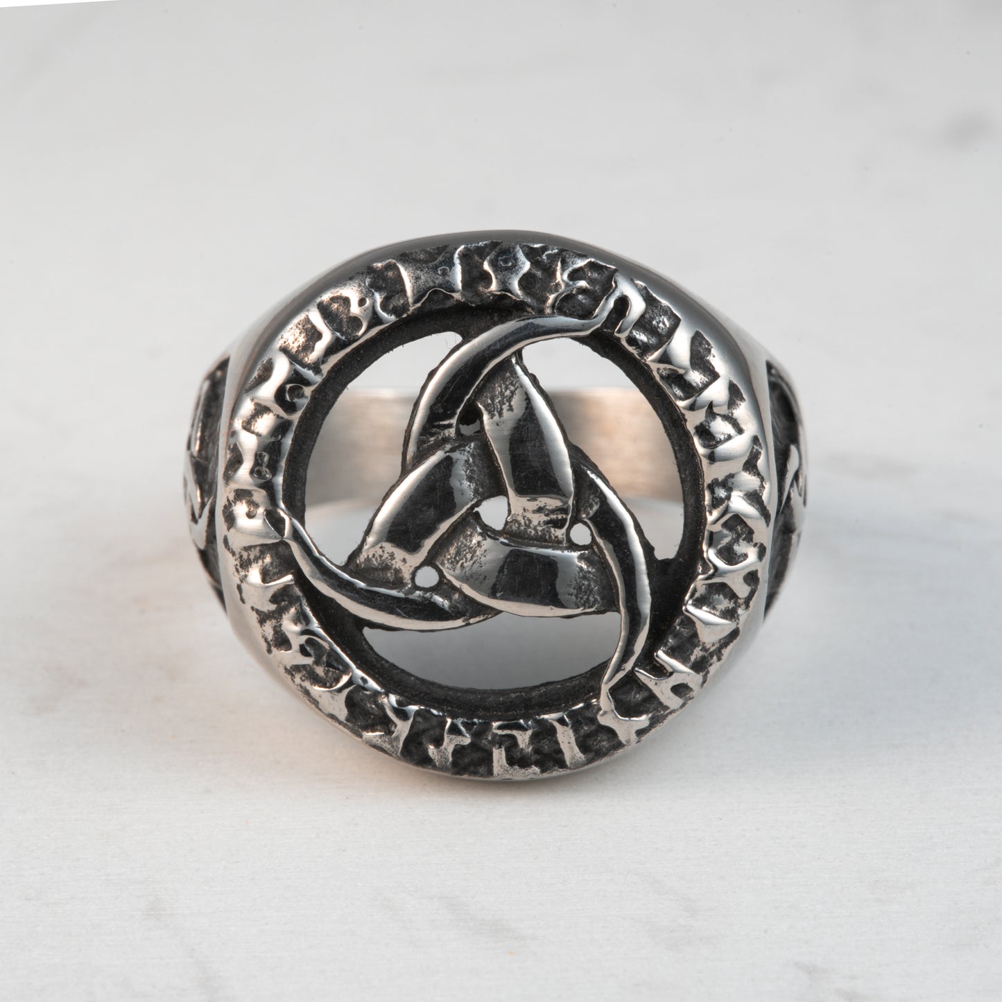 Anillo acero Triqueta de Cuernos