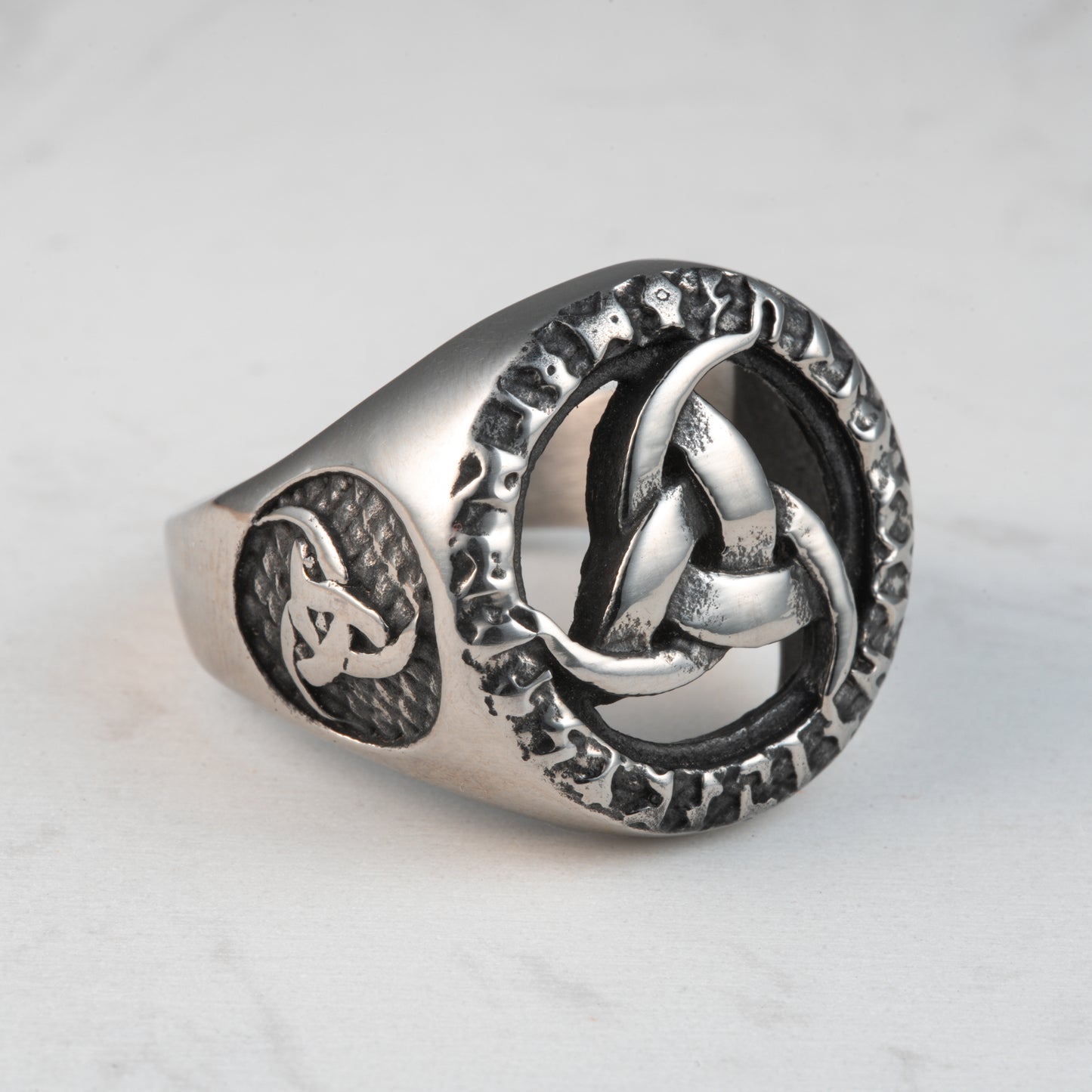 Anillo acero Triqueta de Cuernos