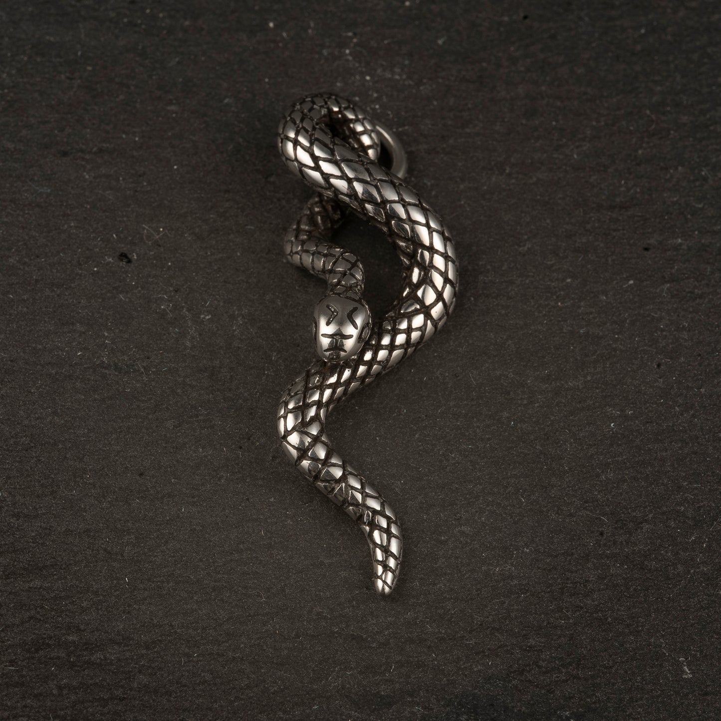 Dije acero serpiente