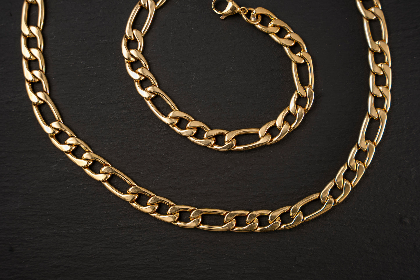 Set Cadena y Brazalete Cartier dorado brillante 9 mm