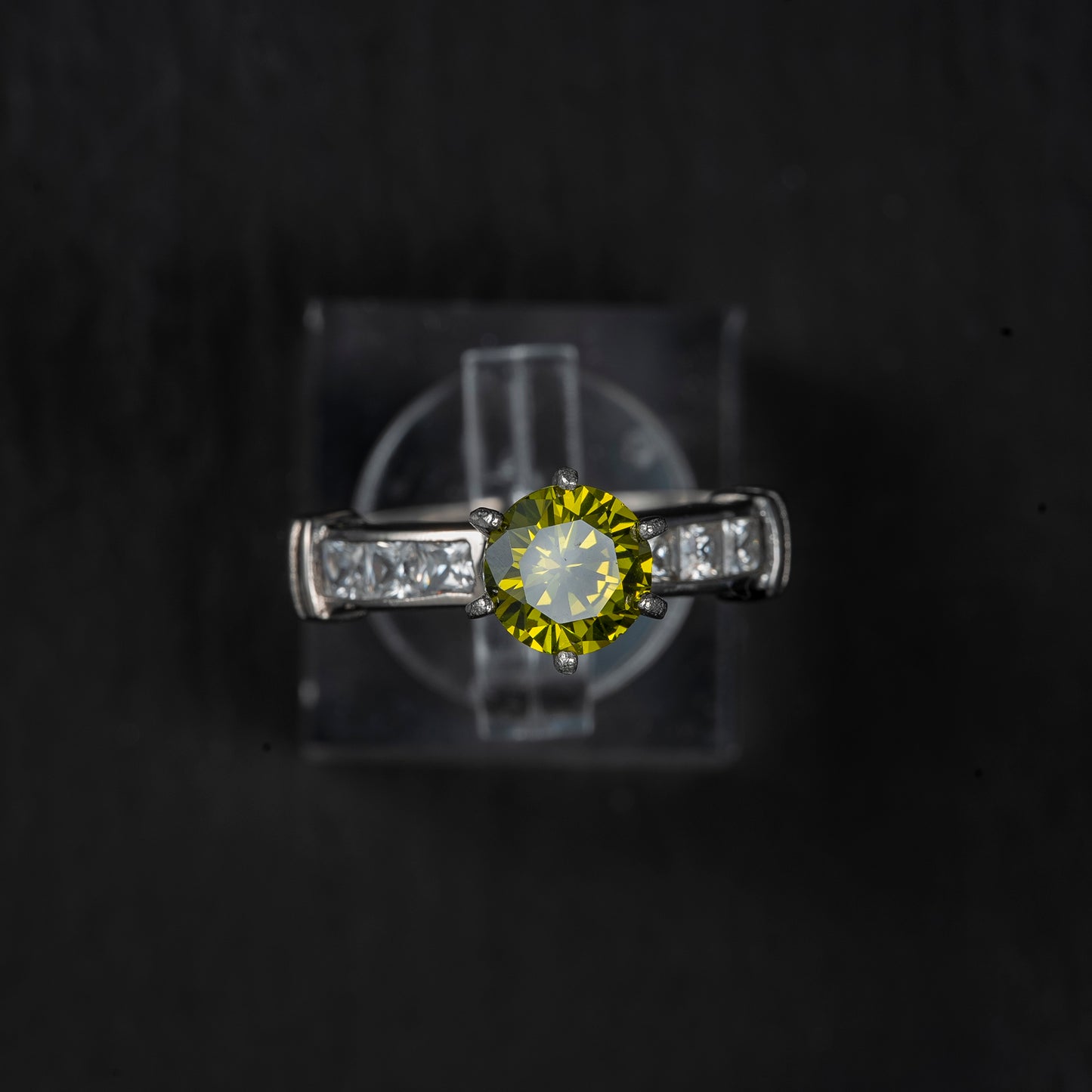 Anillo acero circonia peridot