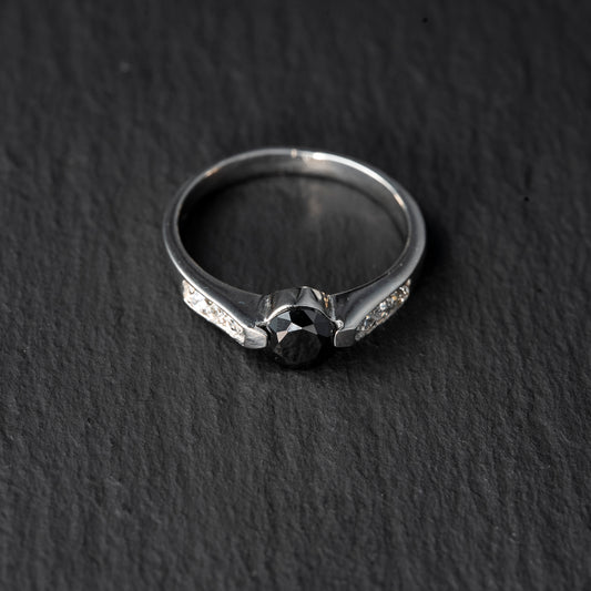 Anillo acero circonia negra