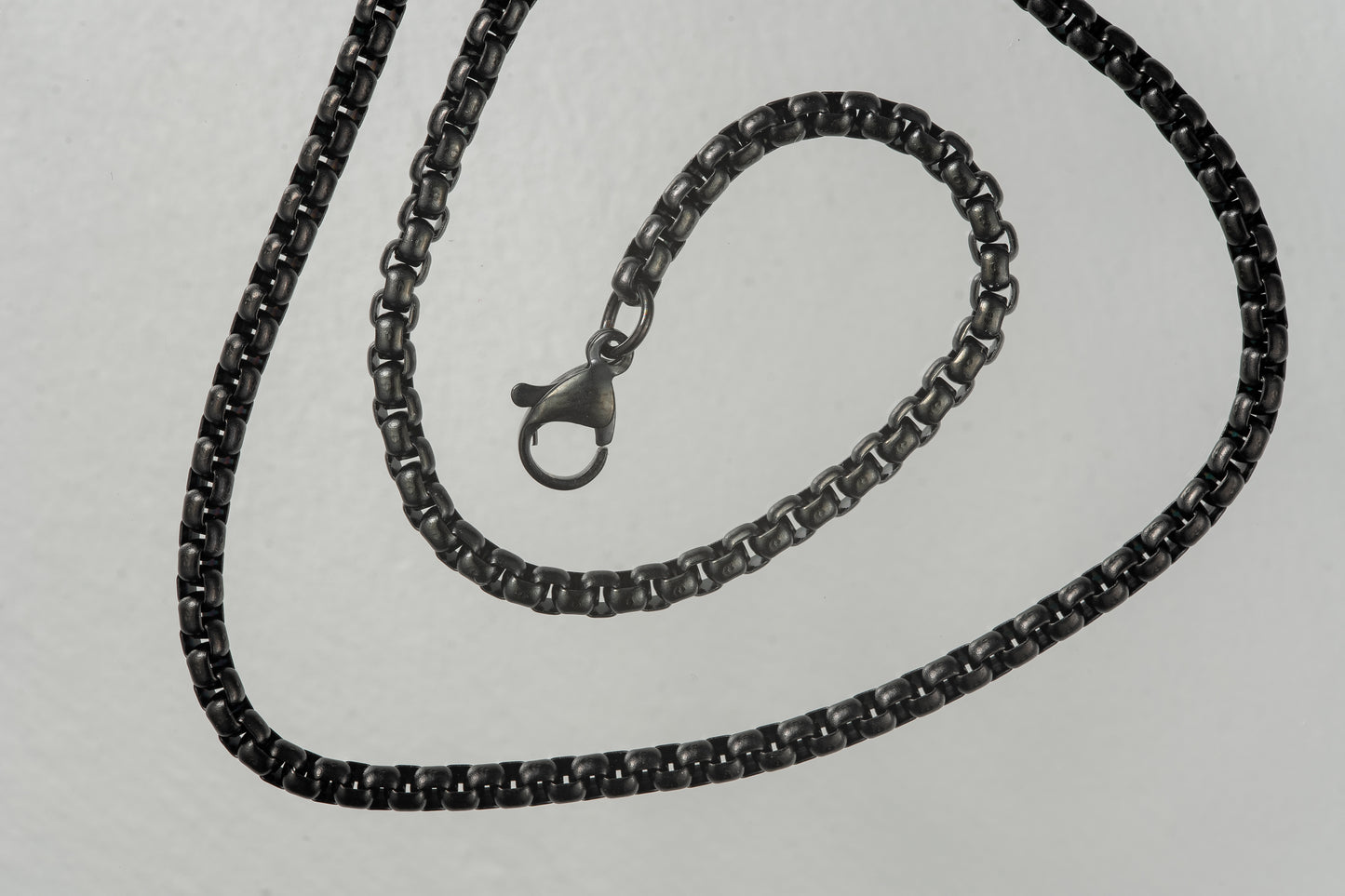 Cadena de acero negra