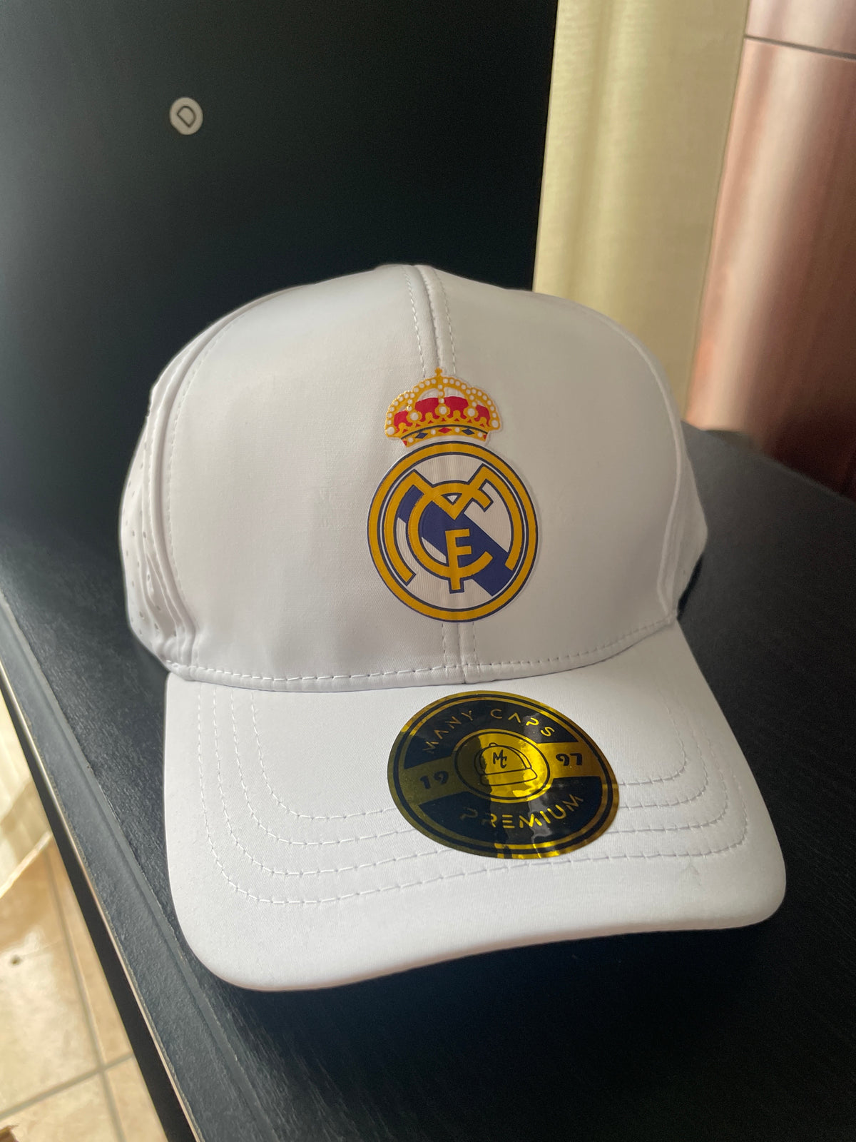 Gorra Real Madrid blanca PVC