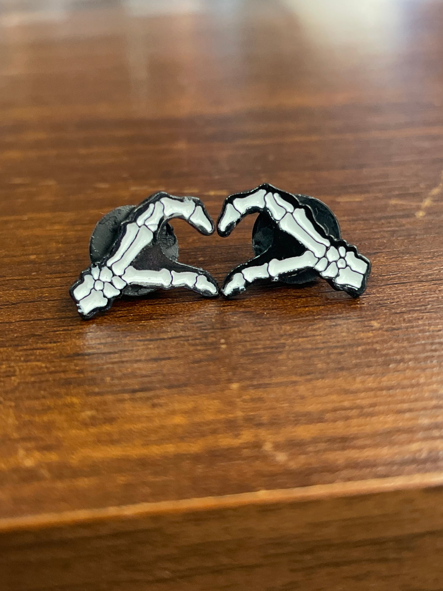 Pin doble corazón esqueleto