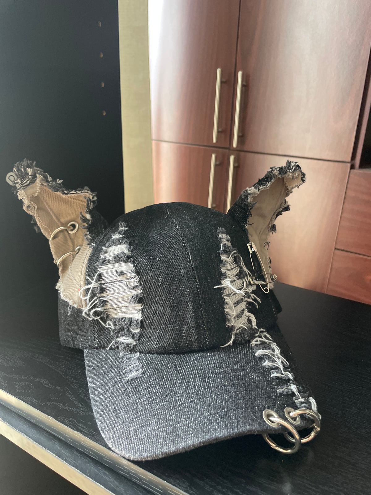Gorra orejas cortas negra