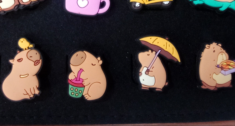 Pin Croks Capibara