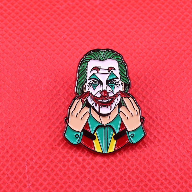 Pin joker face versión Joaquín Phoenix